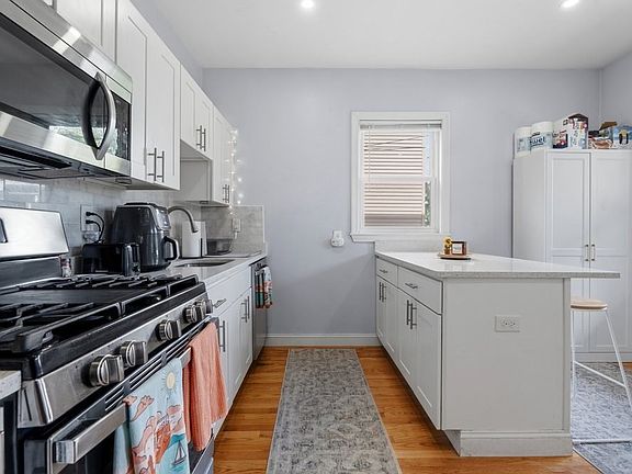 3rd image of 130 Boston St