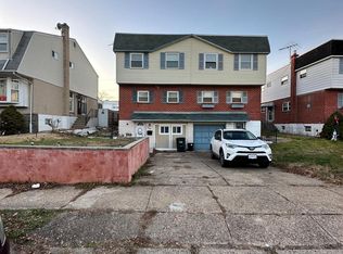2878 Walnut Hill St, Philadelphia, PA 19152