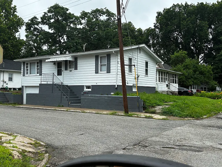 1801 Clawson St — Photo 1