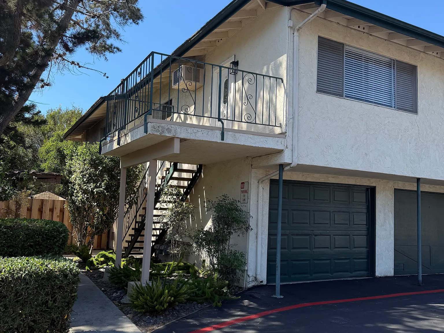 4 bed, 1300 sqft, $5,050 — Photo 2