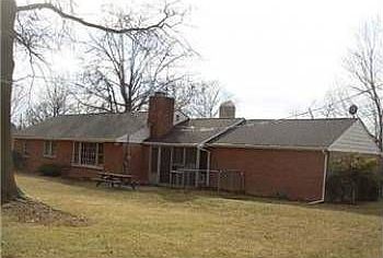 2nd image of 416 Bertolet Mill Rd