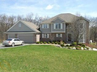 3672 Aaron Ct, White Lake, MI 48383