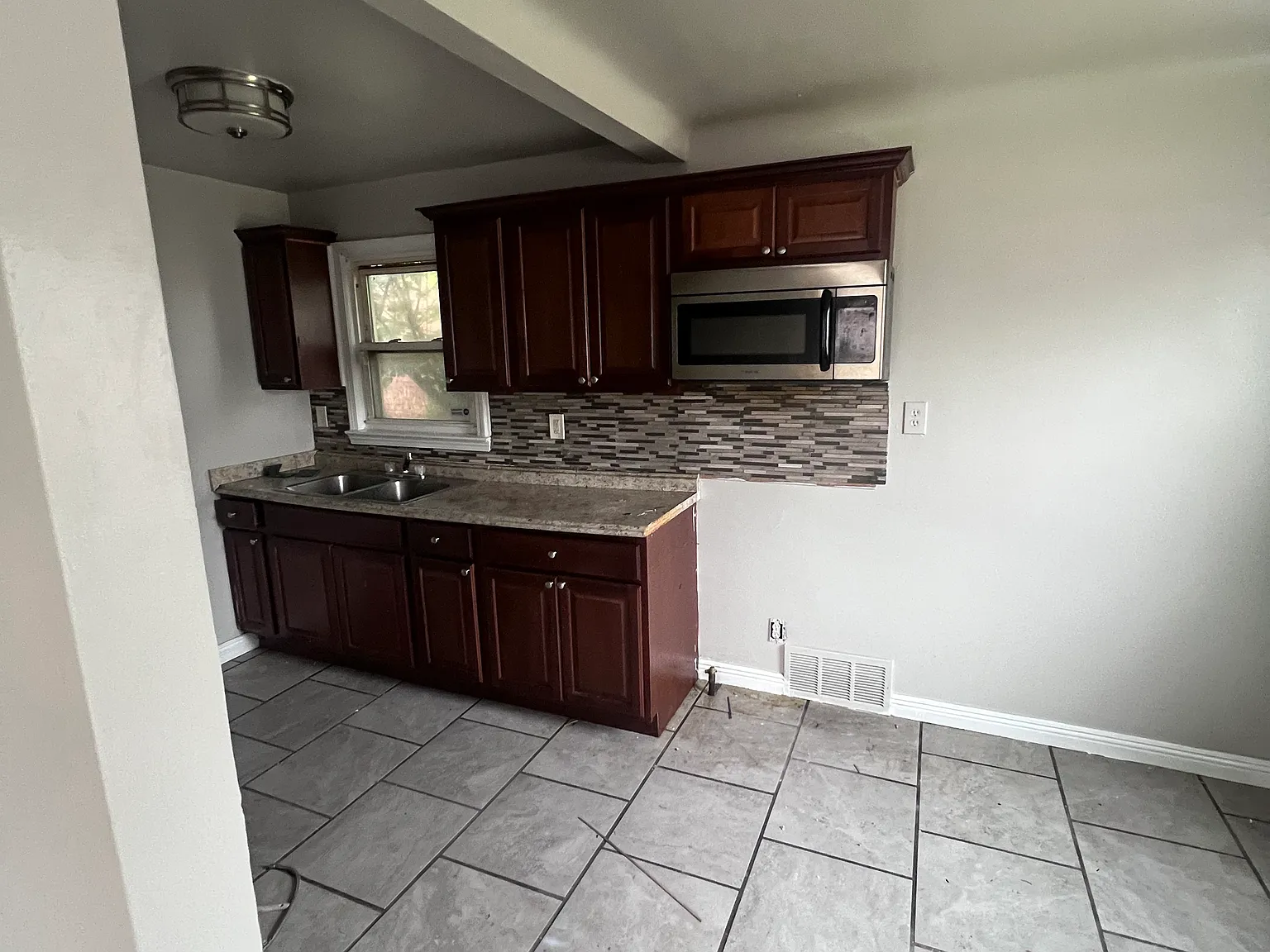 9664 Sussex St — Photo 2