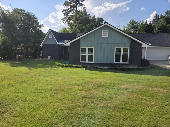 3815 Brookwood Dr, Phenix City, AL 36867