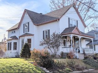 725 Adams St, Saint Charles, MO 63301