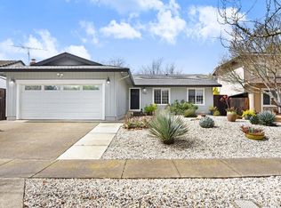 1383 Larkin Dr, Sonoma, CA 95476