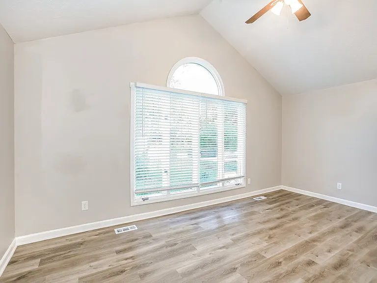 705 Firethorn Cir — Photo 9