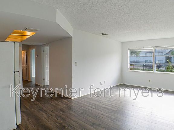 3rd image of 3656 Seminole Ave