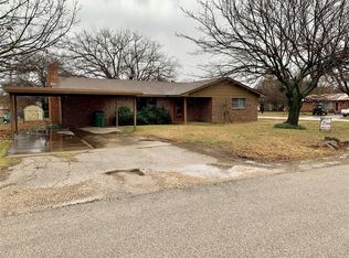 307 10th St, Nocona, TX 76255