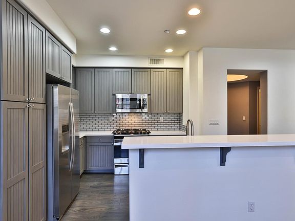4th image of 368 Adeline Ave