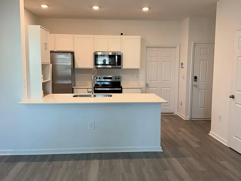 891 Rivertree Pl — Photo 4