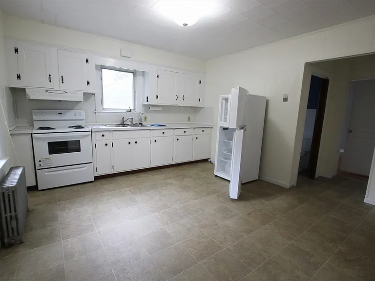 23 Saxon St #23 — Photo 3