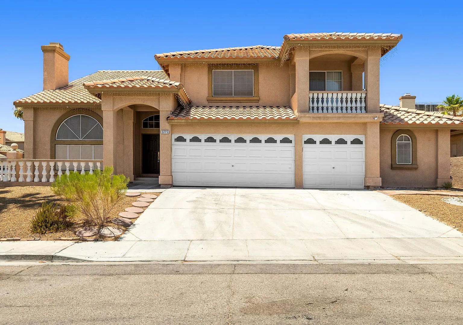 Gorgeous Southwest Luxury On A Corner Lot! — Photo 1