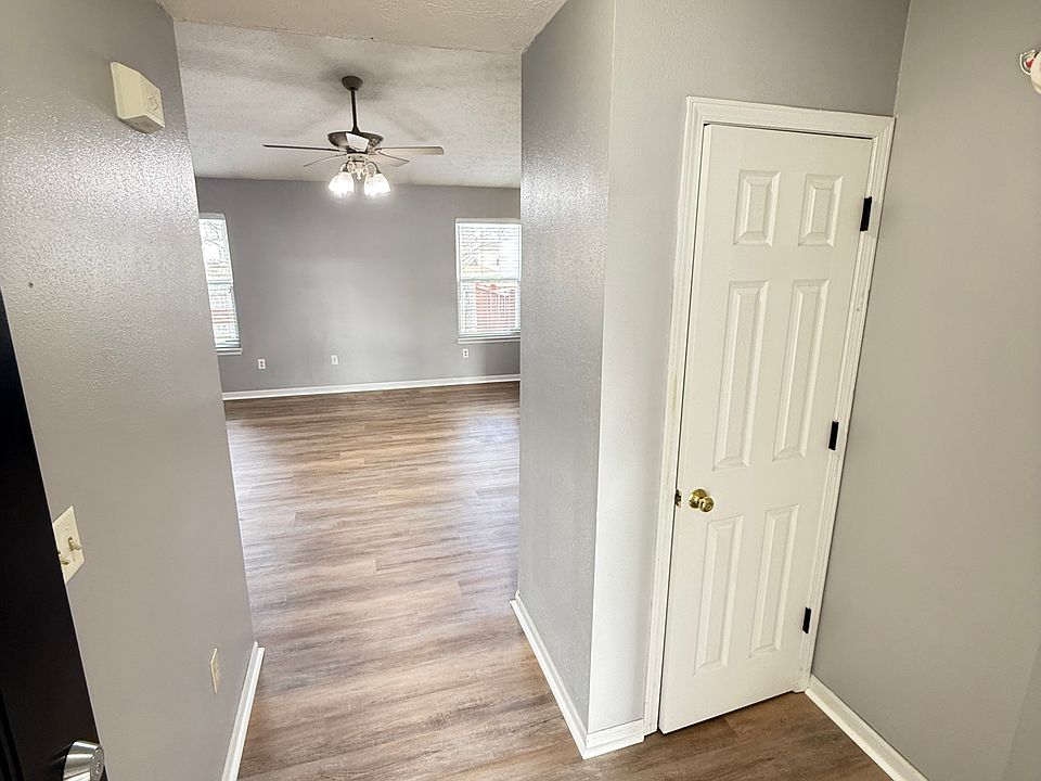 2nd image of 912 Harrington Dr
