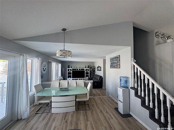 3rd image of 509 Meadow ROAD
