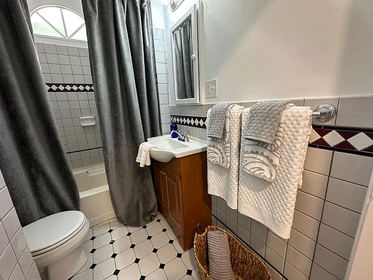 1110 Atlantic Dr NW — Photo 12