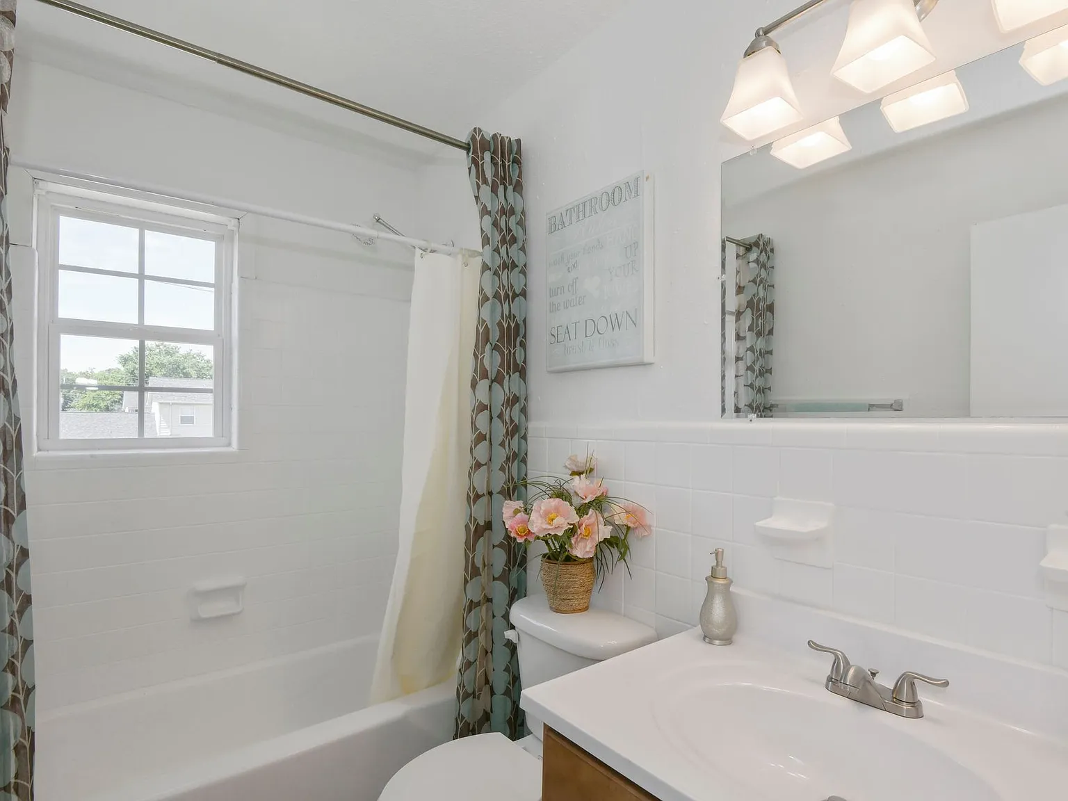 Inviting Garden Apartments & Townhome Community in a Convenient Location near Plaza Midwood — Photo 3