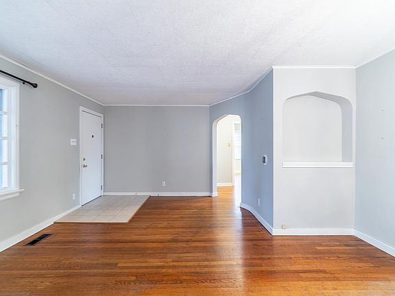4th image of 1427 Margaret Ave
