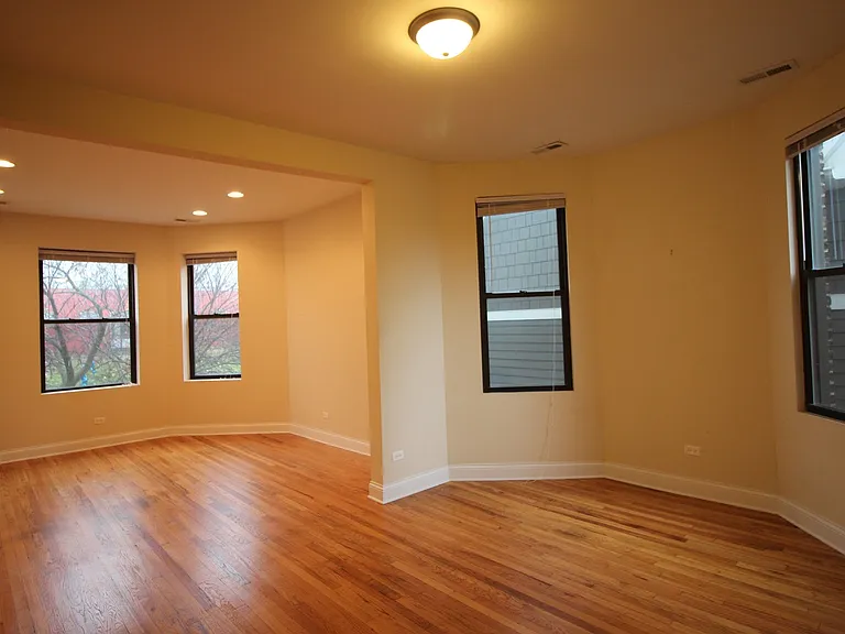 5407 N Ravenswood Ave #2 — Photo 2