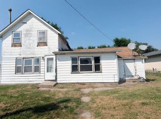 525 Maple St, Colona, IL 61241