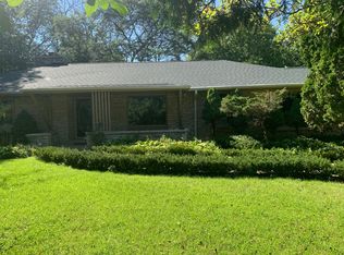 7721 N Lake Dr, Fox Pt, WI 53217