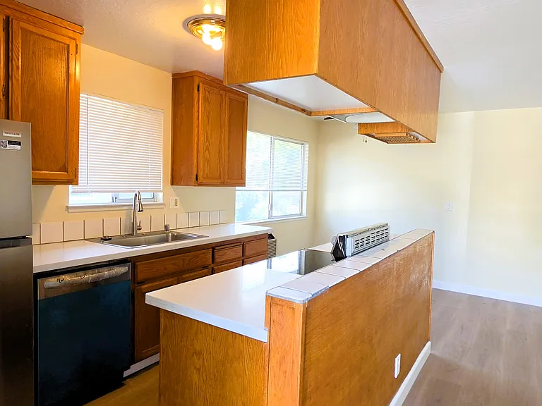 779 Warring Dr #4 — Photo 2