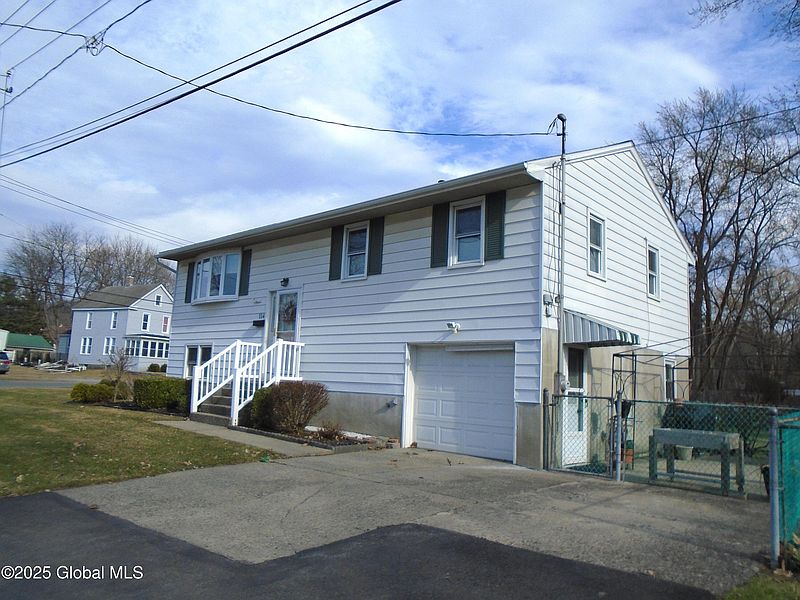 3rd image of 114 Chiswell Road
