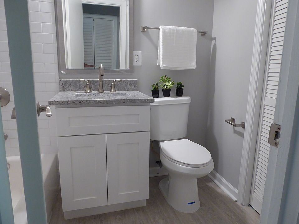 2nd image of 2352 Southgate Sq