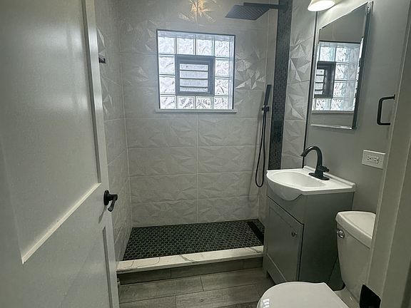5th image of 1002 N 24th Ave #2
