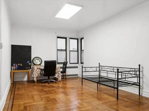 2515 Glenwood Road image 1 of 6