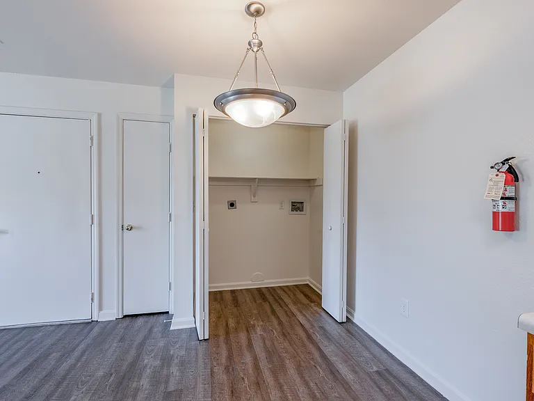 Lyons Gate Apartments — Photo 11