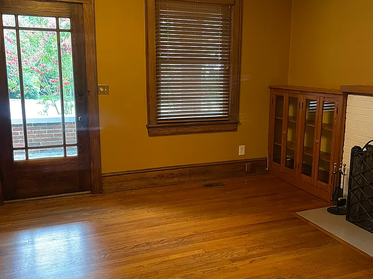 1016 Carolina Ave — Photo 5