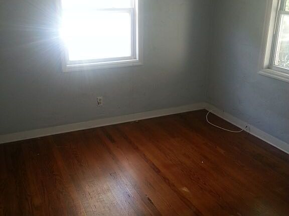 2nd image of 125 18th Ave S