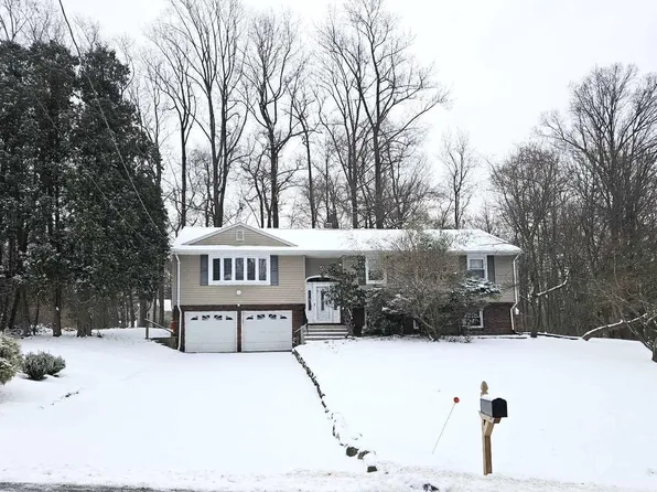 4 Bluejay Street, Spring Valley, NY 10977