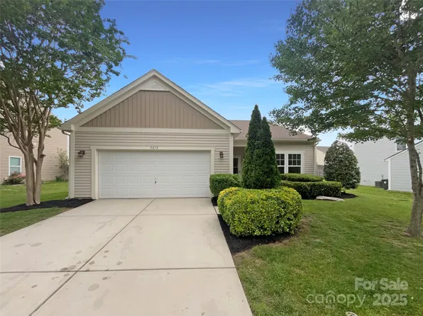 5075 Meanna Dr, Clover, SC 29710