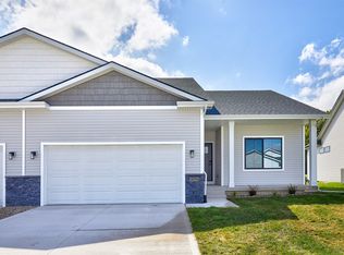 16704 Walnut Meadows Cir, Urbandale, IA 50323