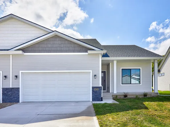 16704 Walnut Meadows Cir, Urbandale, IA 50323
