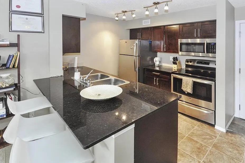 2 Bed 2 Bath Ground Floor Unit McConachie H/W Incl — Photo 2