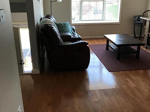 3rd image of 517 Westminster Ln