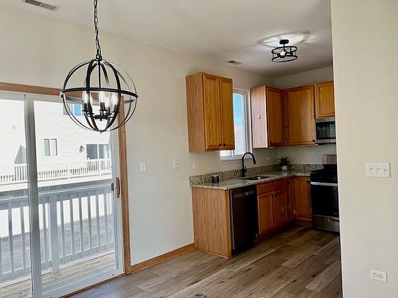 3rd image of 1739 Fieldstone Dr N
