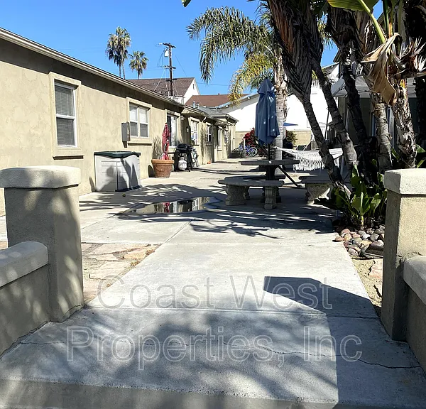 4252 Ingraham St — Photo 16