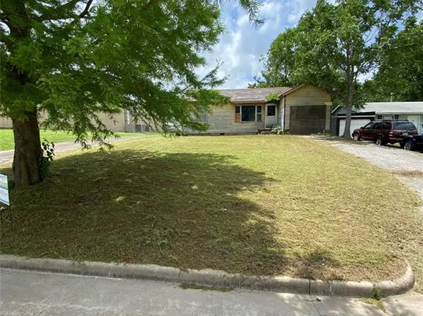 800 S 12th St, Ponca City, OK 74601