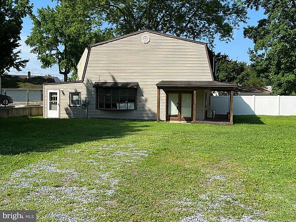 3rd image of 8224 Fort Smallwood Rd