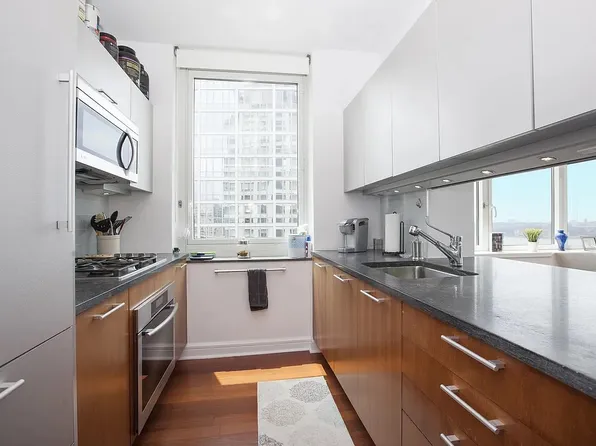 100 Riverside Boulevard 23D image 3 of 12