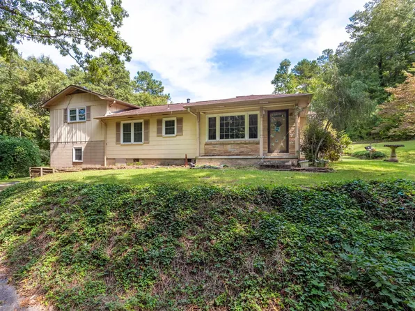 919 Cedar Springs Rd, Weaver, AL 36277