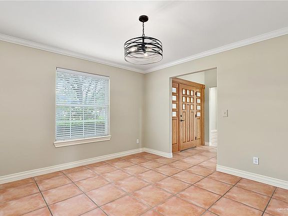 3rd image of 1513 Edgewood Ln
