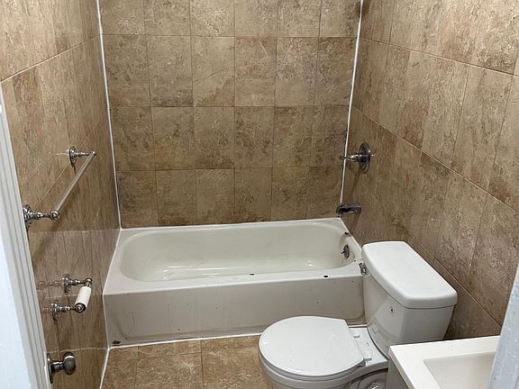 4th image of 251 Beard St #1