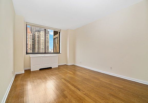 4th image of 245 E 44th St APT 27E
