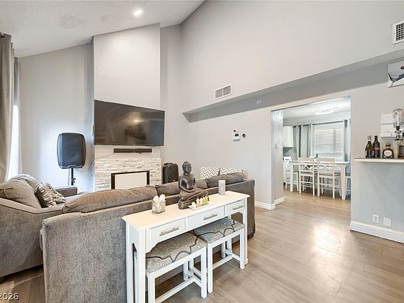 2nd image of 1729 Palo Alto Cir