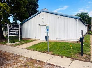 810 & 812 W Oak St, Dexter, MO 63841